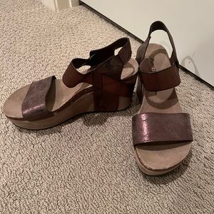 Pierre Dumas bronze heel/sandal, size 9